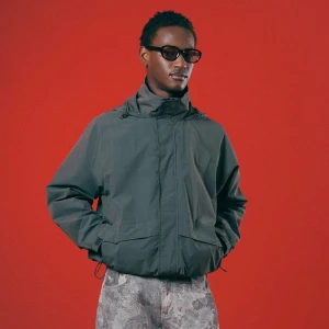 Sportowa kurtka przejściowa z kapturem grafitowa House