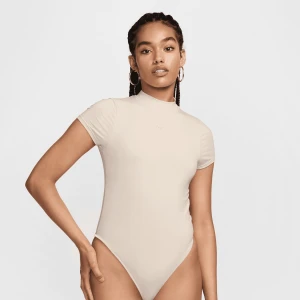 Zdjęcie produktu Sportswear Chill Knit Short Sleeve Bodysuit, markiNike, Odzież, w kolorze beż, rozmiar: