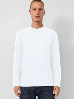 Sprana koszulka Henley z długim rękawem i prążkowaną fakturą QS biały