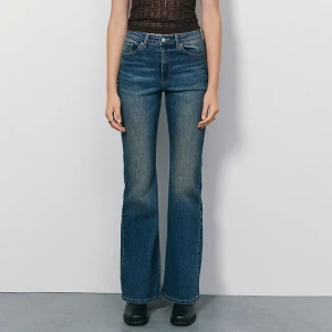Sprane jeansy dzwony mid waist z rozciętymi nogawkami House