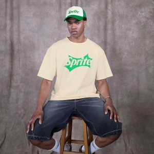 Sprite x SNIPES Spark Oversized T-Shirt mężczyźni T-Shirty i Polo beż rozmiar Odzież