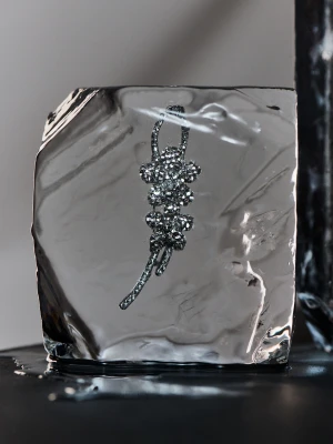 Srebrna broszka z motywem kwiatów TARANKO