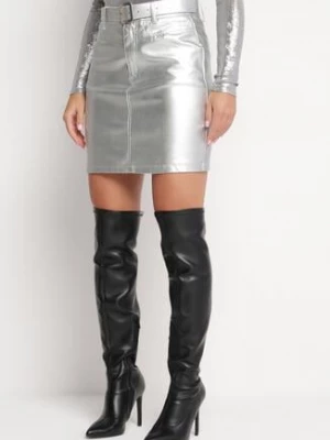Srebrna Metaliczna Spódnica Mini z Imitacji Skóry z Paskiem z Klamrą Lelara
