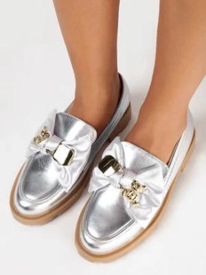 Srebrne Mokasyny z Ozdobną Kokardą Olevin