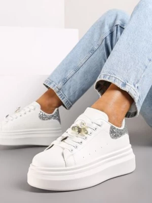 Biało-Srebrne Sneakersy na Platformie z Ozdobami na Sznurówkach i Brokatem Sezirra