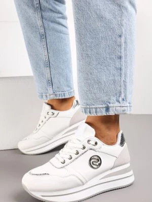 Zdjęcie produktu Biało-Srebrne Sneakersy z Okrągłą Naszywką i Platformą Viliera