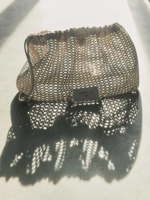Bubble Clutch Large z perforowanej skóry PATRIZIA PEPE