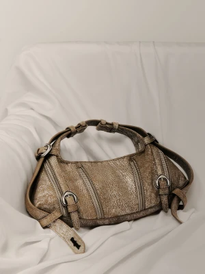 Średnia metaliczna skórzana torba studio Desigual