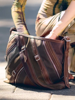 Średnia torba na ramię z przeszyciami Desigual