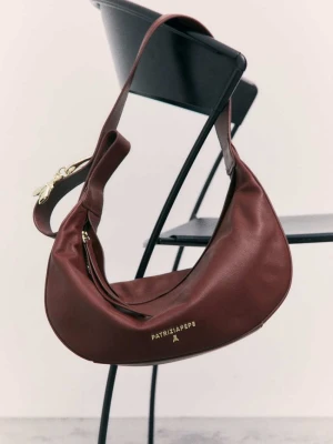 Średnia torebka crossbody New Moon ze skóry Patrizia Pepe brązowy