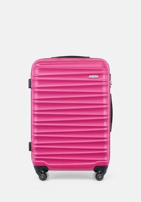 Średnia walizka z ABS-u z żebrowaniem różowa Wittchen