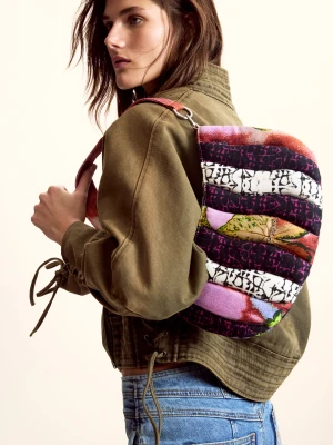 Średniej wielkości torba zaprojektowana przez M. C. Lacroix Desigual