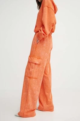 Stine Goya spodnie dresowe kolor pomarańczowy szerokie high waist SG5383