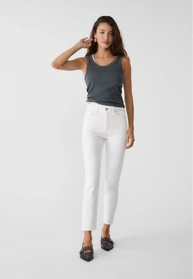 Stradivarius 1465 Jeansy mom fit typu slim  Biały