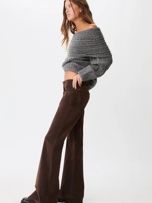 Stradivarius Aksamitne spodnie dzwony  Brązowy