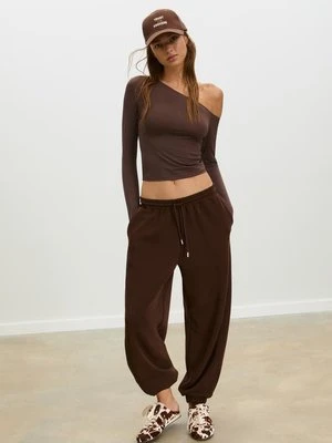 Stradivarius Asymetryczna koszulka poliamidowa  Brązowy