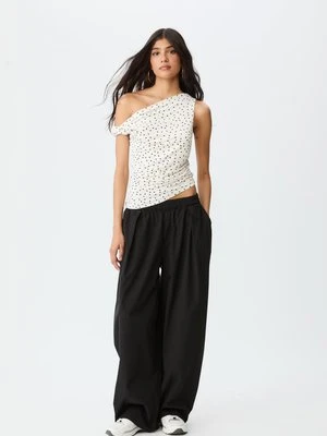 Stradivarius Asymetryczna koszulka z marszczeniami w grochy  SZARY DENIM