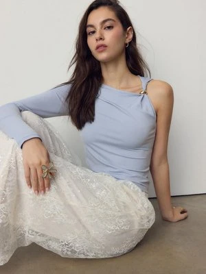 Stradivarius Asymetryczna koszulka z metalową klamrą  Błękitny