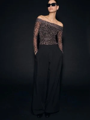 Stradivarius Asymetryczna koszulka z tiulu we wzory  Średniobeżowy