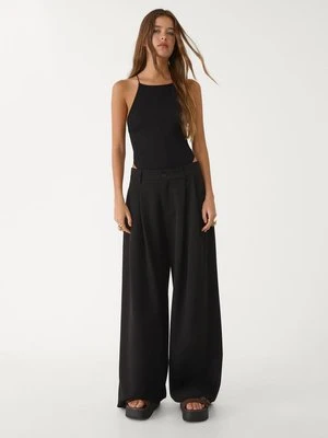 Stradivarius Body z fantazyjnymi plecami  Czarny