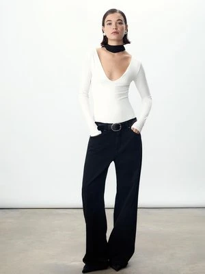 Stradivarius Body z poliamidu z dekoltem w serek  Biały