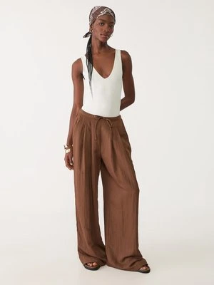 Stradivarius Body z poliamidu z dekoltem w serek  Ecru