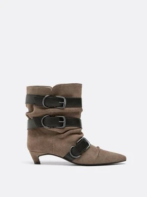 Stradivarius Botki kitten z paskiem ze skóry  BEŻOWY