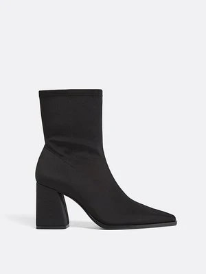 Stradivarius Botki na obcasie z efektem wodoodpornej tkaniny  Czarny