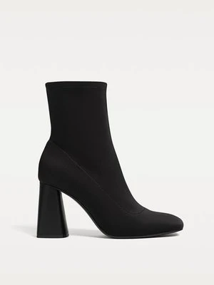 Stradivarius Botki na obcasie z efektem wodoodpornej tkaniny  Czarny