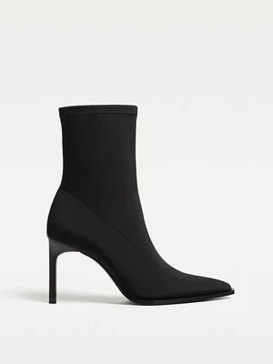 Stradivarius Botki na szpilce z tkaniny  Czarny