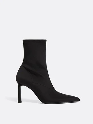 Stradivarius Botki szpilki z tkaniny  Czarny