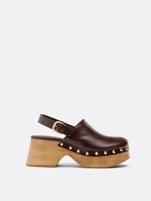 Stradivarius Chodaki na platformie z ćwiekami  BRĄZOWY