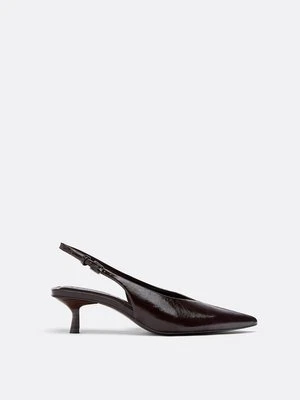 Stradivarius Czółenka z dekoltem w serek  BRĄZOWY