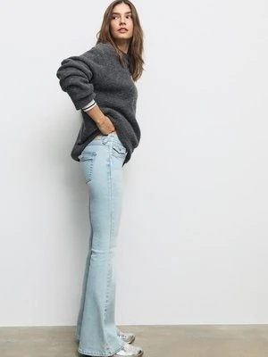 Stradivarius D04 Jeansy dzwony z niskim stanem  JASNONIEBIESKI DENIM