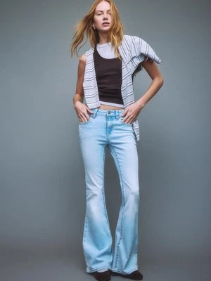 Stradivarius D04 Jeansy dzwony z niskim stanem  ŚREDNIOJASNY NIEBIESKI DENIM