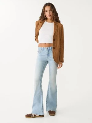 Stradivarius D04 rozszerzane jeansy z niskim stanem  JASNONIEBIESKI DENIM