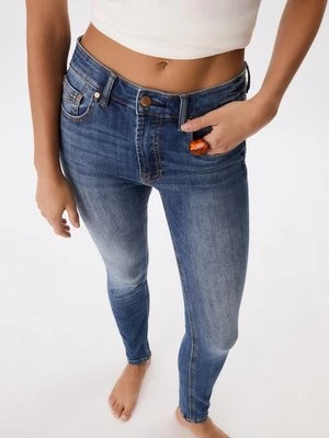 Stradivarius d07 jeansy skinny fit ze średnim stanem  NIEBIESKI DENIM OVERDYED