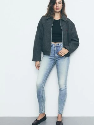 Stradivarius d07 jeansy skinny fit ze średnim stanem  ŚREDNI NIEBIESKI DENIM