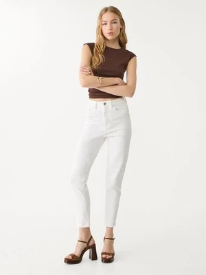 Stradivarius D10 Jeansy mom fit typu slim  Biały