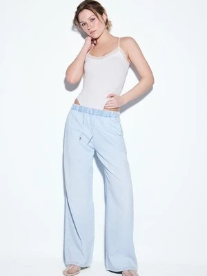 Stradivarius D35 Luźne jeansy ze sznurkiem  ŚREDNIOJASNY NIEBIESKI DENIM