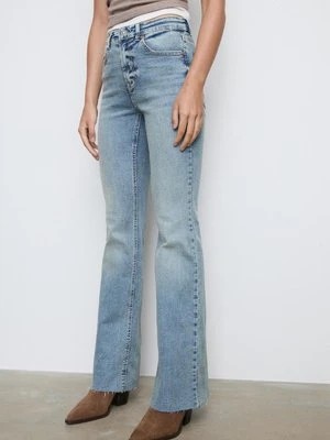 Stradivarius D74 Jeansy dzwony z rozcięciem  ŚREDNIOJASNY NIEBIESKI DENIM