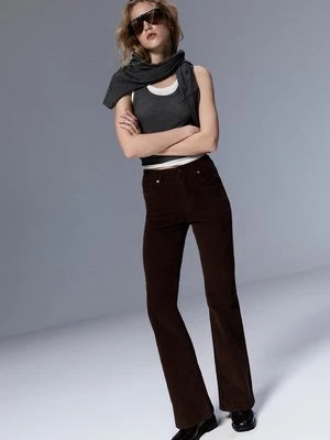 Stradivarius D74 Spodnie dzwony sztruksowe  Brązowy