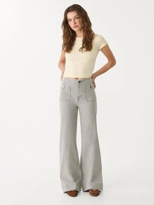 Stradivarius D77 Minimalistyczne jeansy z kieszeniami  PERŁOWOSZARY DENIM