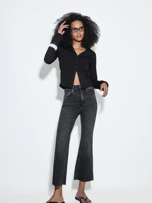 Stradivarius D78 Jeansy cropped dzwony  WYBLAKŁY CZARNY