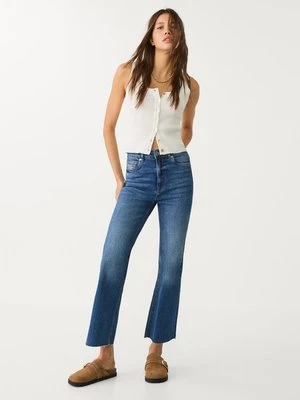 Stradivarius D78 Krótkie jeansy dzwony  ŚREDNI NIEBIESKI DENIM