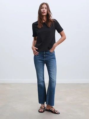 Stradivarius D78 Krótkie jeansy dzwony  ŚREDNI NIEBIESKI DENIM