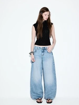 Stradivarius D80 Jeansy barrel fit  ŚREDNI NIEBIESKI DENIM