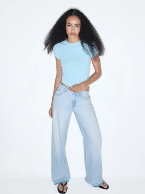 Stradivarius D91 Jeansy z niskim stanem i szerokimi nogawkami  ŚREDNIOJASNY NIEBIESKI DENIM