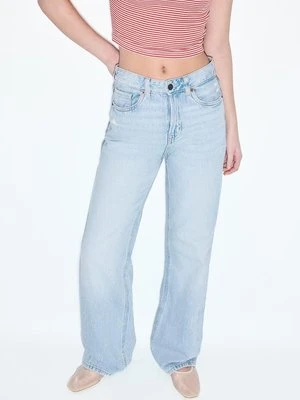 Stradivarius D92 jeansy o prostym kroju typu wide leg  JASNONIEBIESKI DENIM