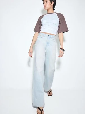 Stradivarius D92 jeansy o prostym kroju typu wide leg  JASNONIEBIESKI DENIM